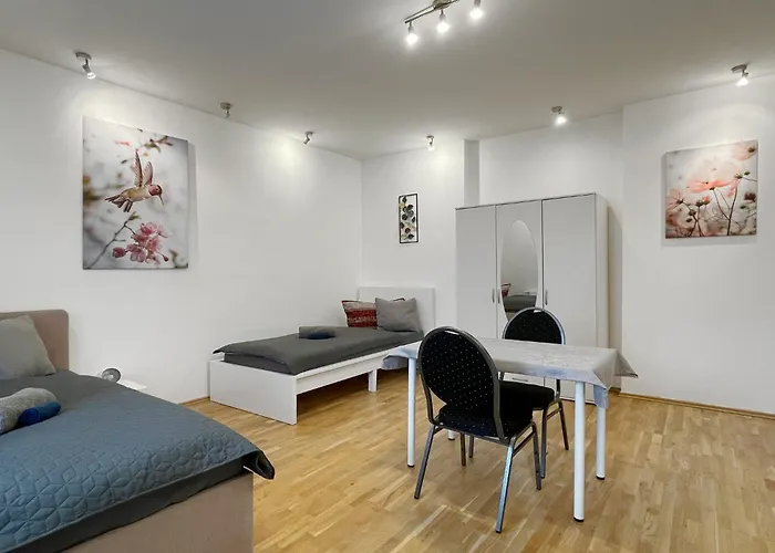 Deluxe Queen Studio