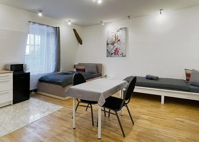 Deluxe Queen Studio